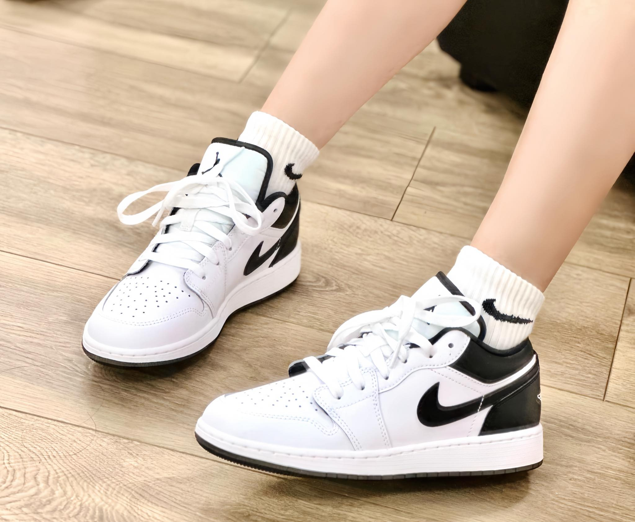 Giay Nike Air Jordan 1 Low 'White Black' 553560-132