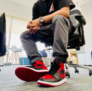 Giay Nike Air Jordan 1 Mid 'Banned' 2020 554724‑074