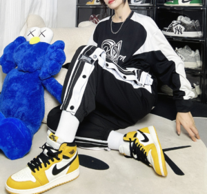 Giay Nike Air Jordan 1 Retro High OG 'Yellow Ochre' FD1437-701