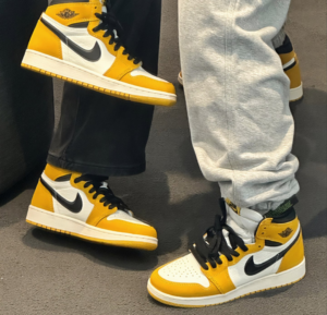 Giay Nike Air Jordan 1 Retro High OG 'Yellow Ochre' FD1437-701