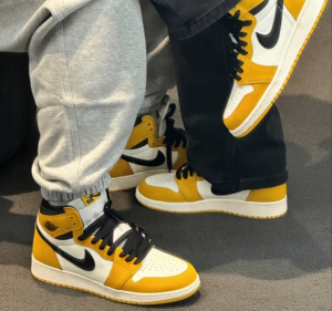 Giay Nike Air Jordan 1 Retro High OG 'Yellow Ochre' FD1437-701