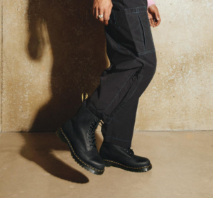 Giay Dr.Martens 1460 Pascal Waxed Full Grain Leather 'Black' 30666001