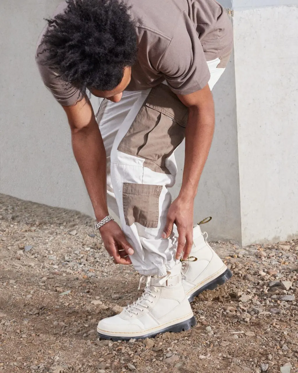 Giay Dr.Martens Combs Tech Suede 'Parchment Beige' 30836292