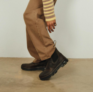 Giay Dr.Martens Embury Crazy Horse Leather 'Brown' 25978207