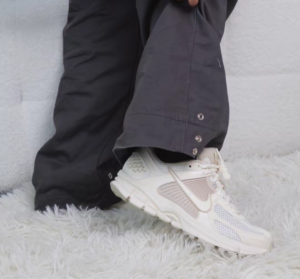 Giay Nike Air Zoom Vomero 5 ‘Sail Light Orewood Brown’ FQ6868-111