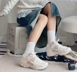 Giay Nike Air Zoom Vomero 5 ‘Sail Light Orewood Brown’ FQ6868-111