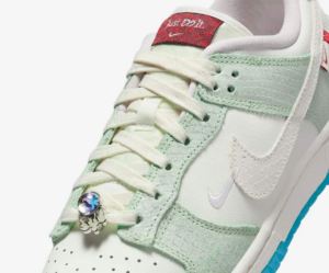 Giay Nike Dunk Low LX 'Year Of The Dragon' FZ5065-111