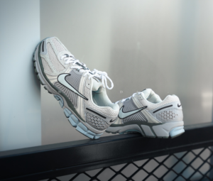 Giay Nike Zoom Vomero 5 'Light Orewood Brown' FZ3653-104