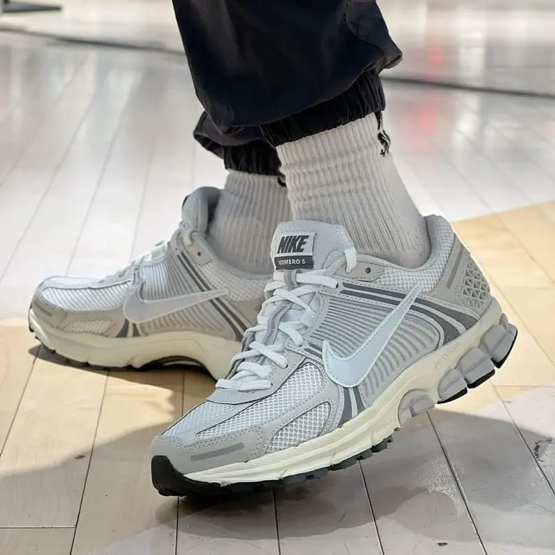 Giay Nike Zoom Vomero 5 'Platinum Tint Photon Dust' HF0731-007