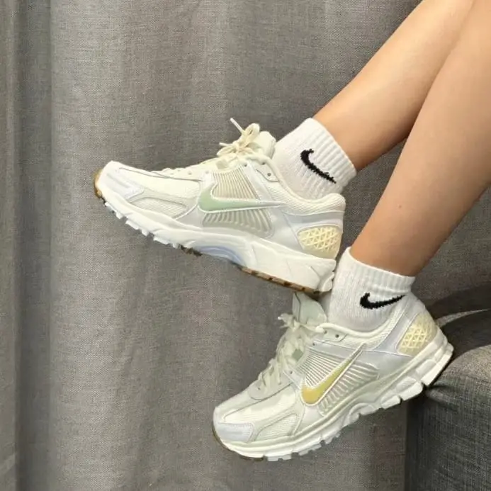 Giay Nike Zoom Vomero 5 'Sail Buff Gold' FV3638-171