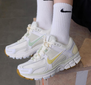 Giay Nike Zoom Vomero 5 'Sail Buff Gold' FV3638-171