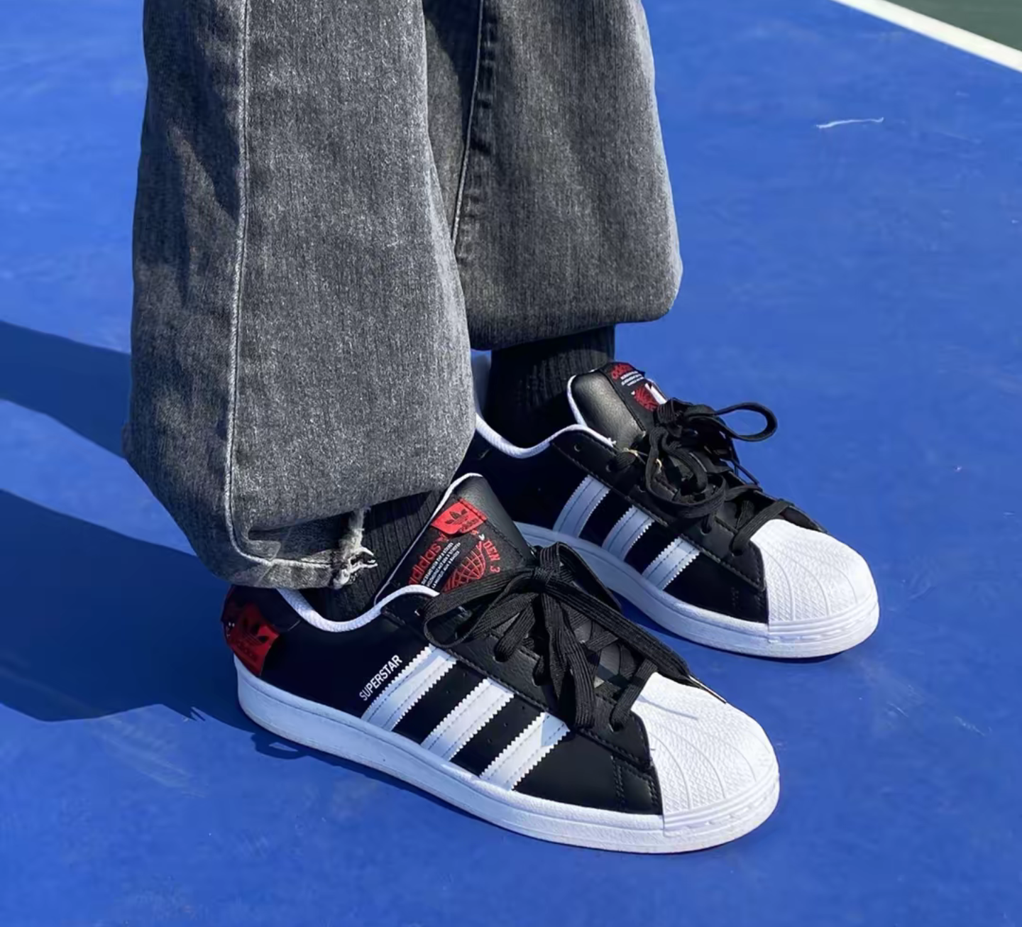 Giay Adidas Originals Superstar 'Black White Red' HQ6456