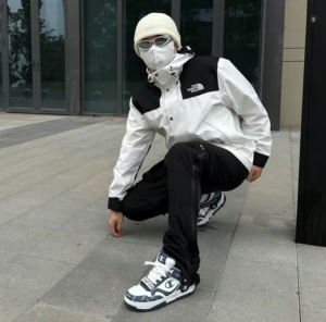 Ao The North Face Eco GTX Mountain Jacket 'White' NJ2GP51B