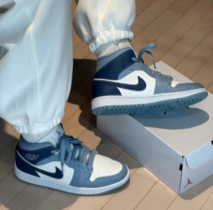 Giay Nike Air Jordan 1 Mid 'Two-Tone Blue' BQ6472-140