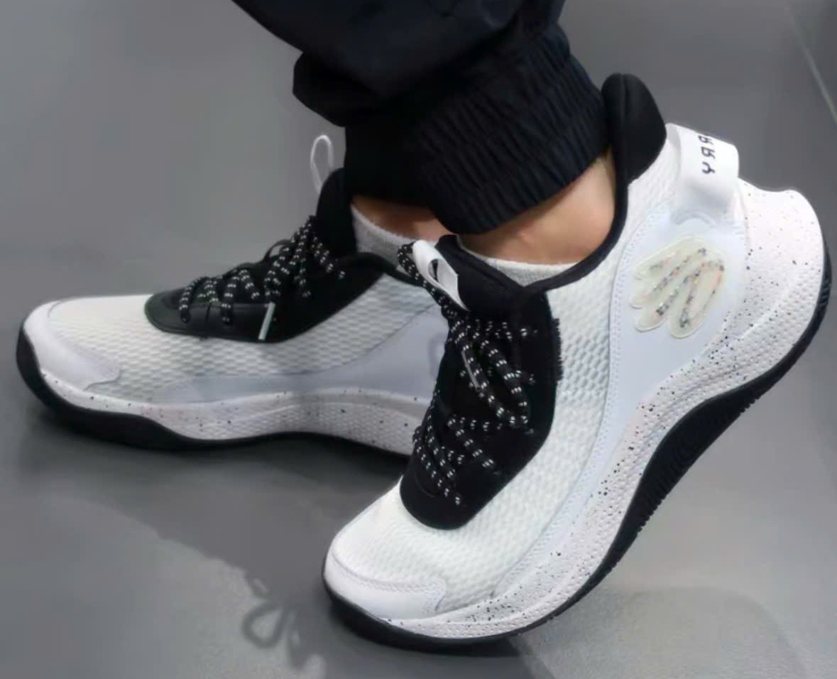 Giay Under Armour Curry 3Z7 'White' 3026622-101