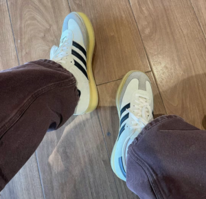 Giay Adidas x Kith x Clarks 8th Street Samba Kithmas 'Core Black' IE4033