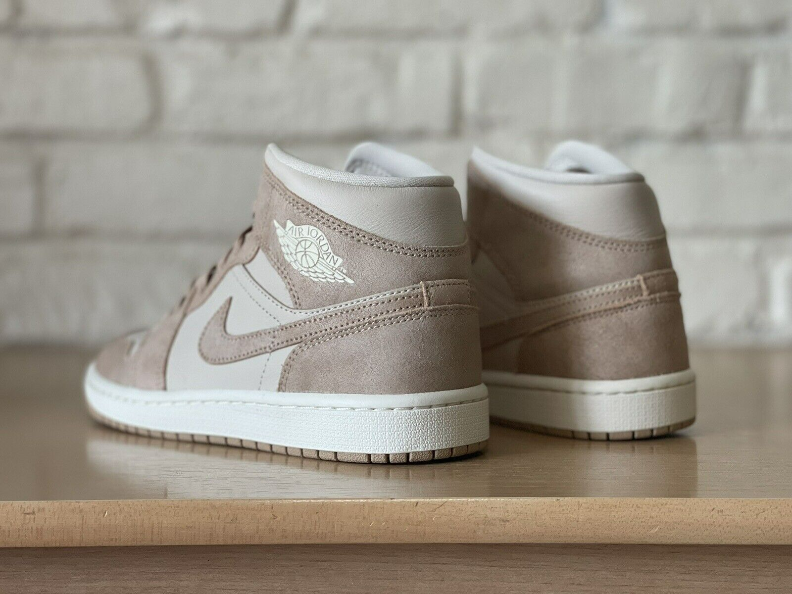 Giay Nike Air Jordan 1 Mid 'Legend Brown Tan' FJ3448-200
