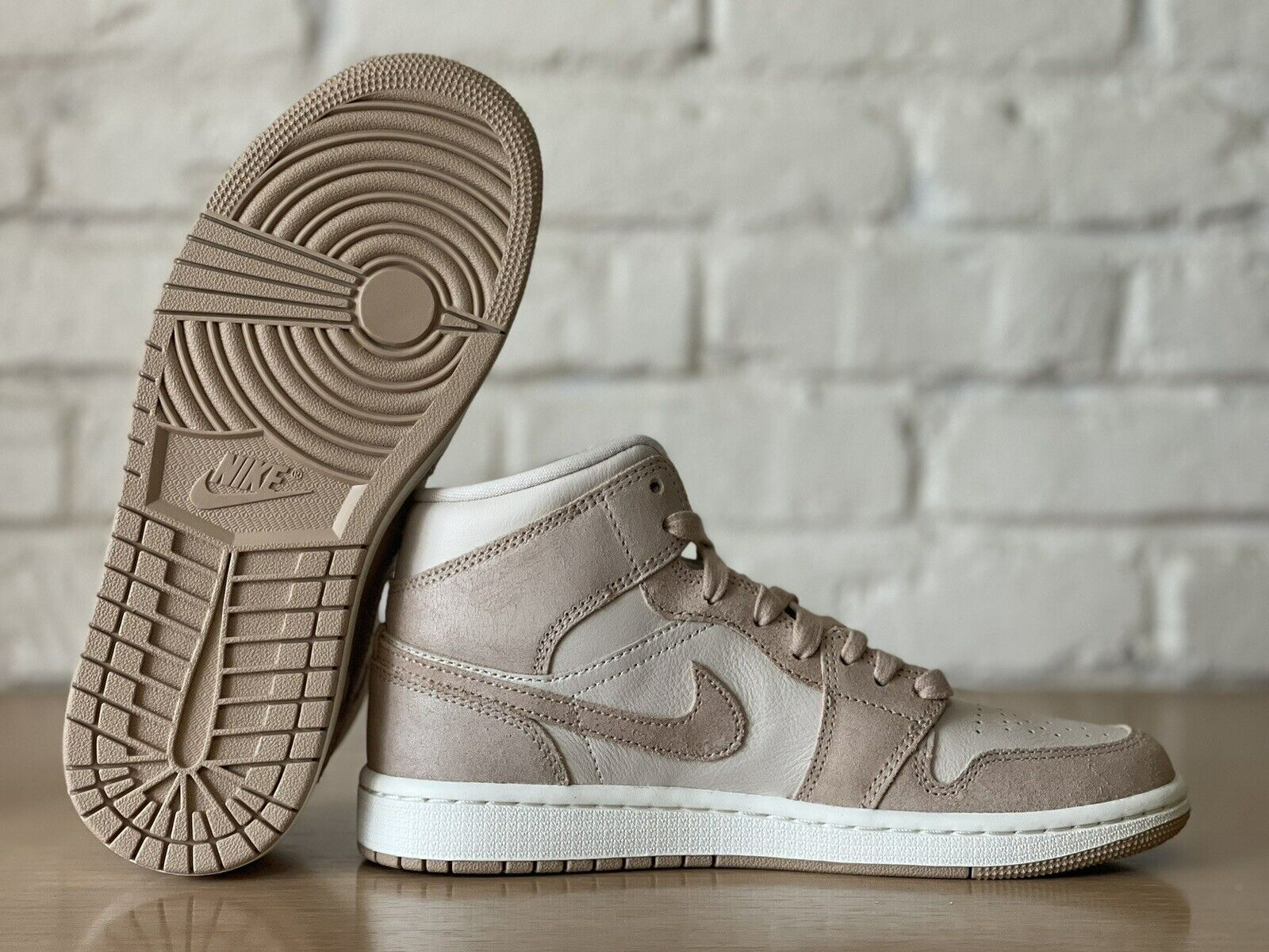 Giay Nike Air Jordan 1 Mid 'Legend Brown Tan' FJ3448-200