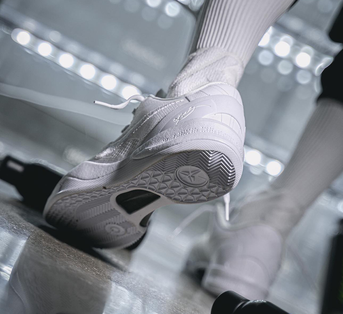 Alternative view of Giày Nike Kobe 8 Protro GS 'Halo' FN0266-100