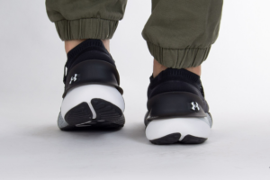 Giay Under Armour HOVR Phantom 3 'Black White' 3025516‑003