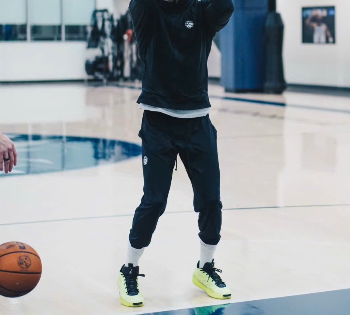 Alternative view of Giày Nike Air Jordan Zion 3 ‘White Black Barely Volt’ DR0676-110