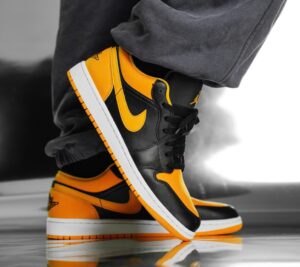 Giay Nike Air Jordan 1 Low 'Yellow Ochre' 553558-072