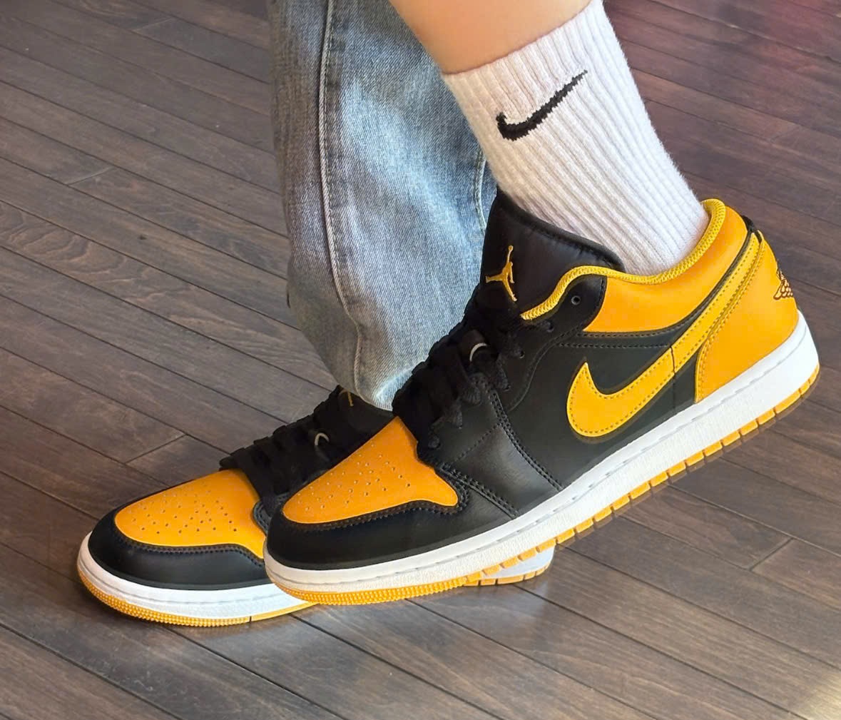 Giay Nike Air Jordan 1 Low 'Yellow Ochre' 553558-072