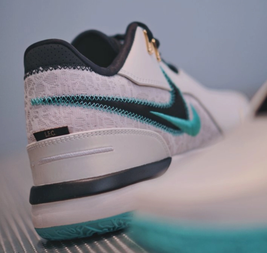 Giay Nike Zoom LeBron NXXT Gen AMPD 'Liverpool FC' FJ1566-101