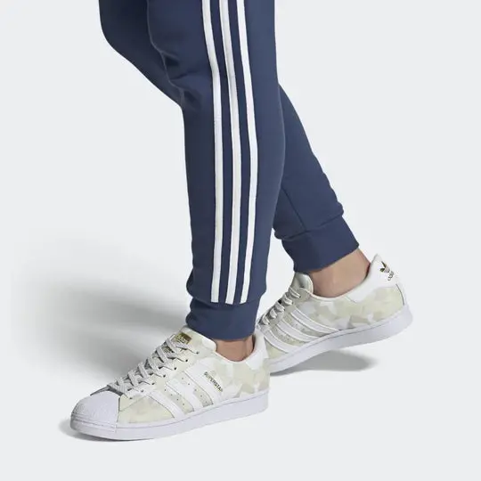 Giay Adidas Superstar 'Cloud White Camo' FW6013