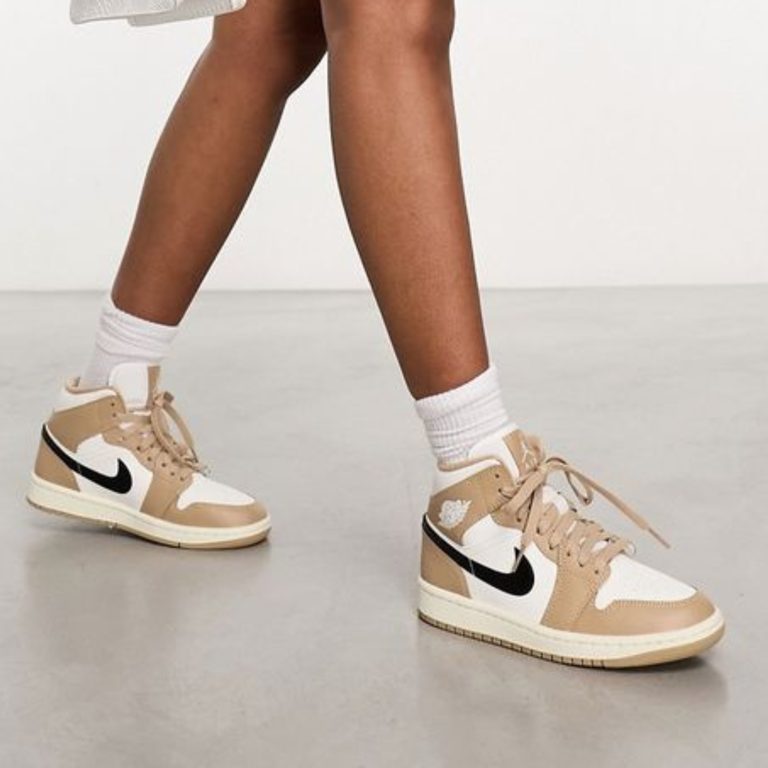 Giay Nike Air Jordan 1 Mid 'Desert' BQ6472‑103