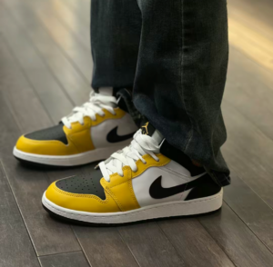 Giay Nike Air Jordan 1 Mid GS 'Yellow Ochre' DQ8423-701