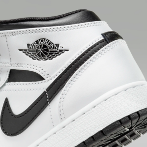 Giay Nike Air Jordan 1 Mid 'White Black' DQ8423-132