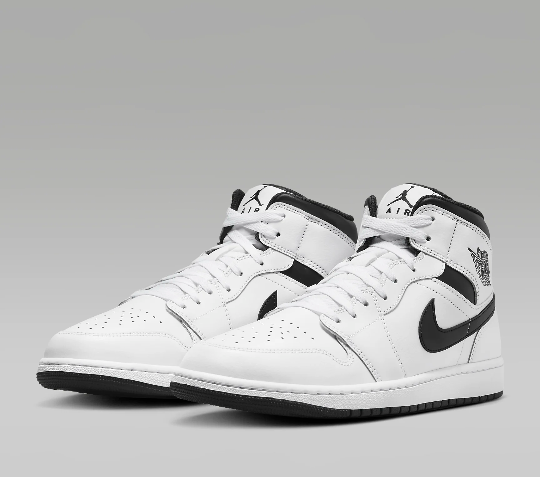 Giay Nike Air Jordan 1 Mid 'White Black' DQ8426-132