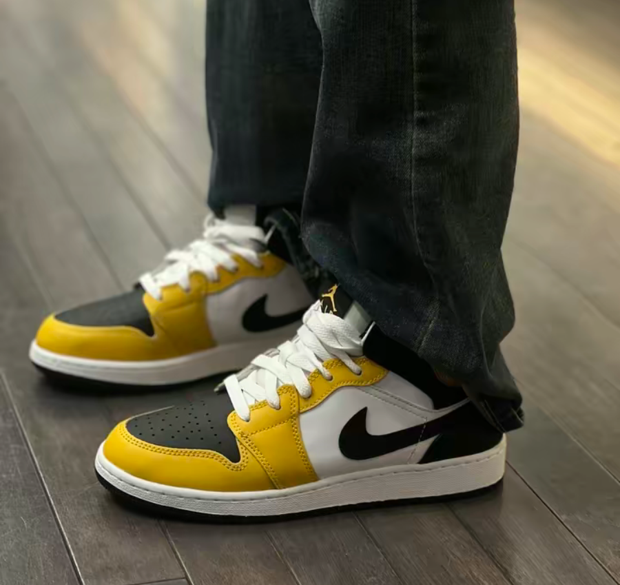 Giay Nike Air Jordan 1 Mid 'Yellow Black White' DQ8426-701