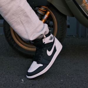 Giay Nike Air Jordan 1 Retro High OG 'Black White' DZ5485-010