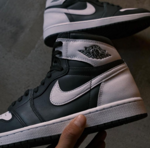 Giay Nike Air Jordan 1 Retro High OG 'Black White' DZ5485-010