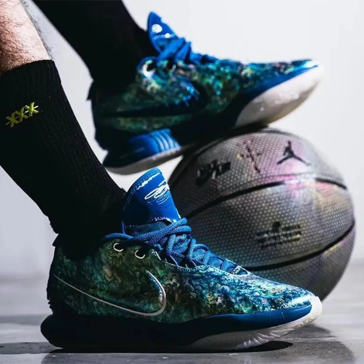 Giay Nike LeBron 21 'Abalone' FN0708-400