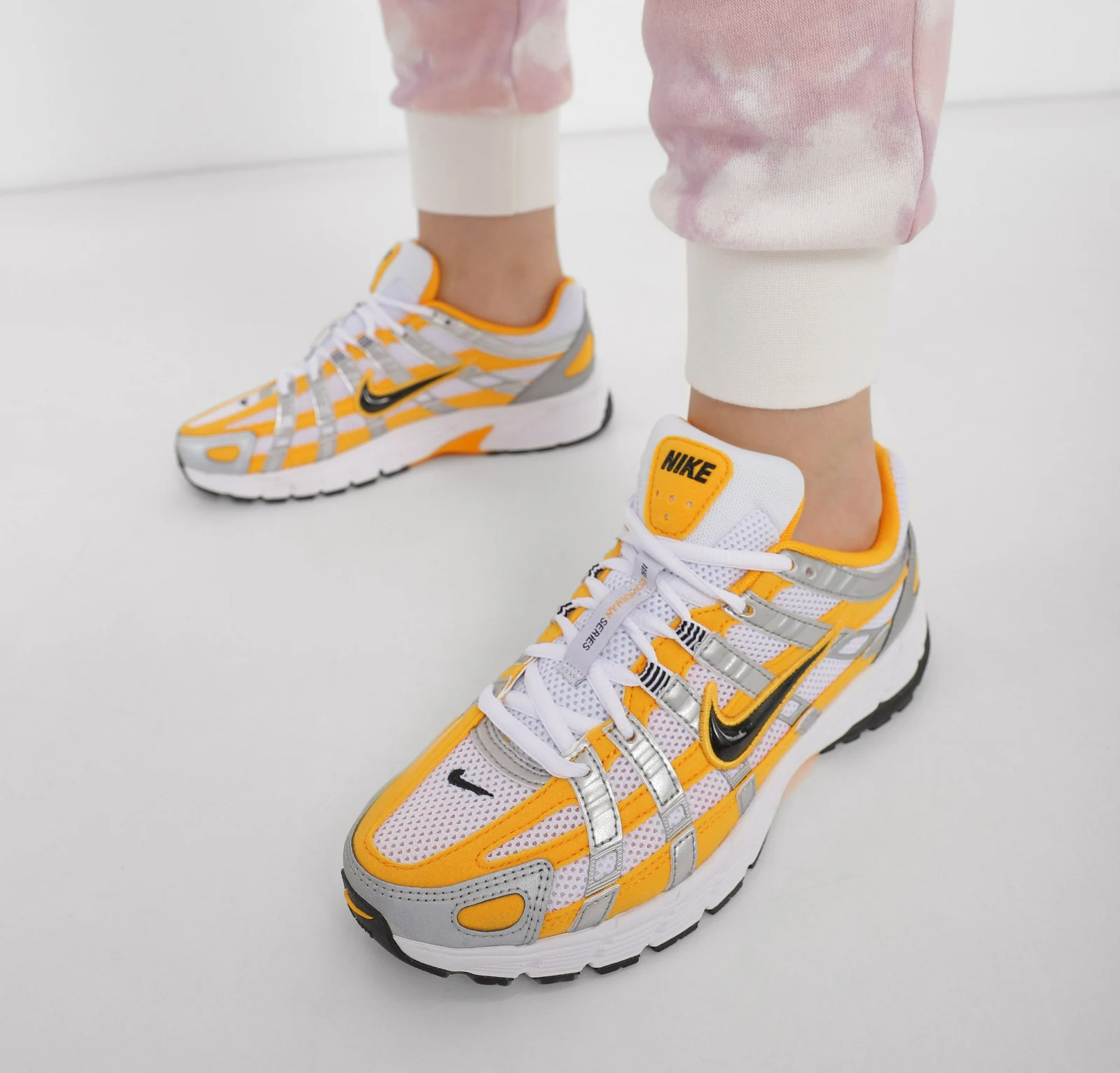 Giay Nike P-6000 'Sundial' FJ4745-700