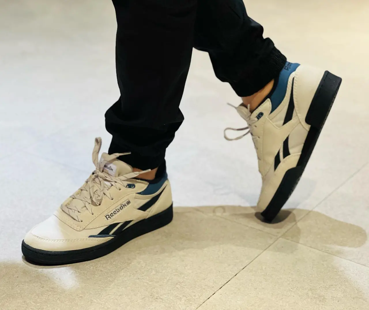 Giay Reebok Club C Mid II Revenge Vintage 'Cream' 100034039