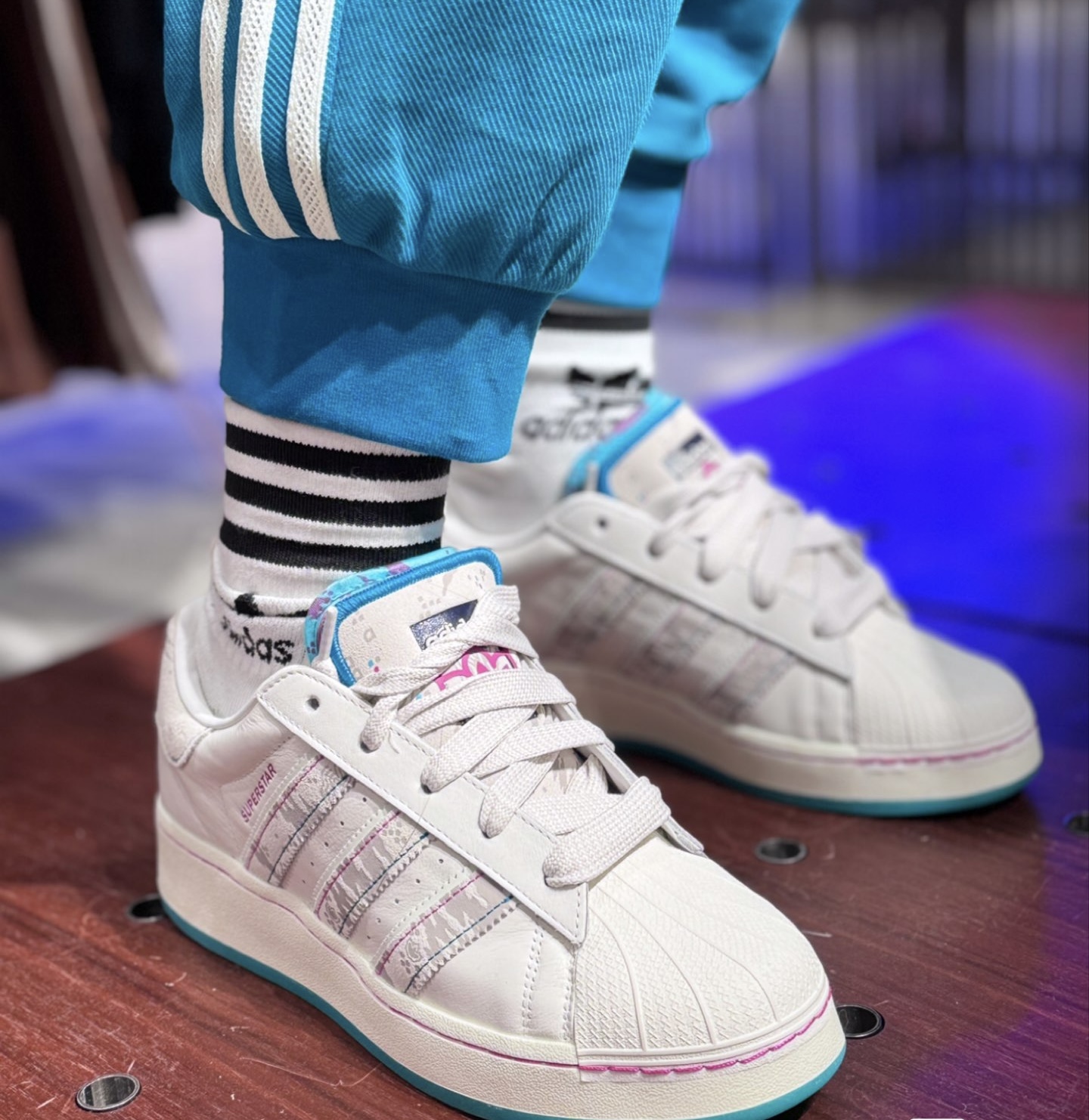 Giay Adidas x Feifei Ruan Superstar ‘Year of the Dragon’ ID1140