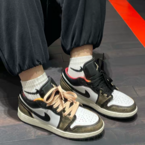 Giay Nike Air Jordan 1 Low SE GS 'Tan' DQ8421-001