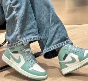Giay Nike Air Jordan 1 Mid 'Jade Smoke' BQ6472-130