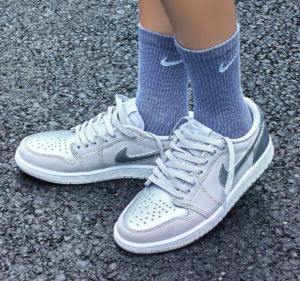 Giay Nike Air Jordan 1 Retro Low OG GS 'Silver' CZ0858-002