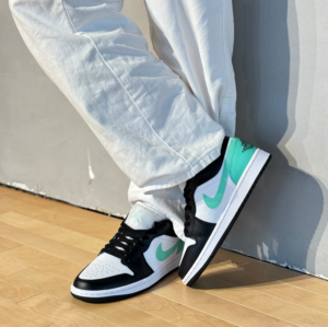 Giay Nike Air Jordan 1 Low 'Green Glow' 553558-131