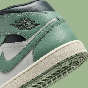 Giay Nike Air Jordan 1 Mid 'Jade Smoke' BQ6472-130