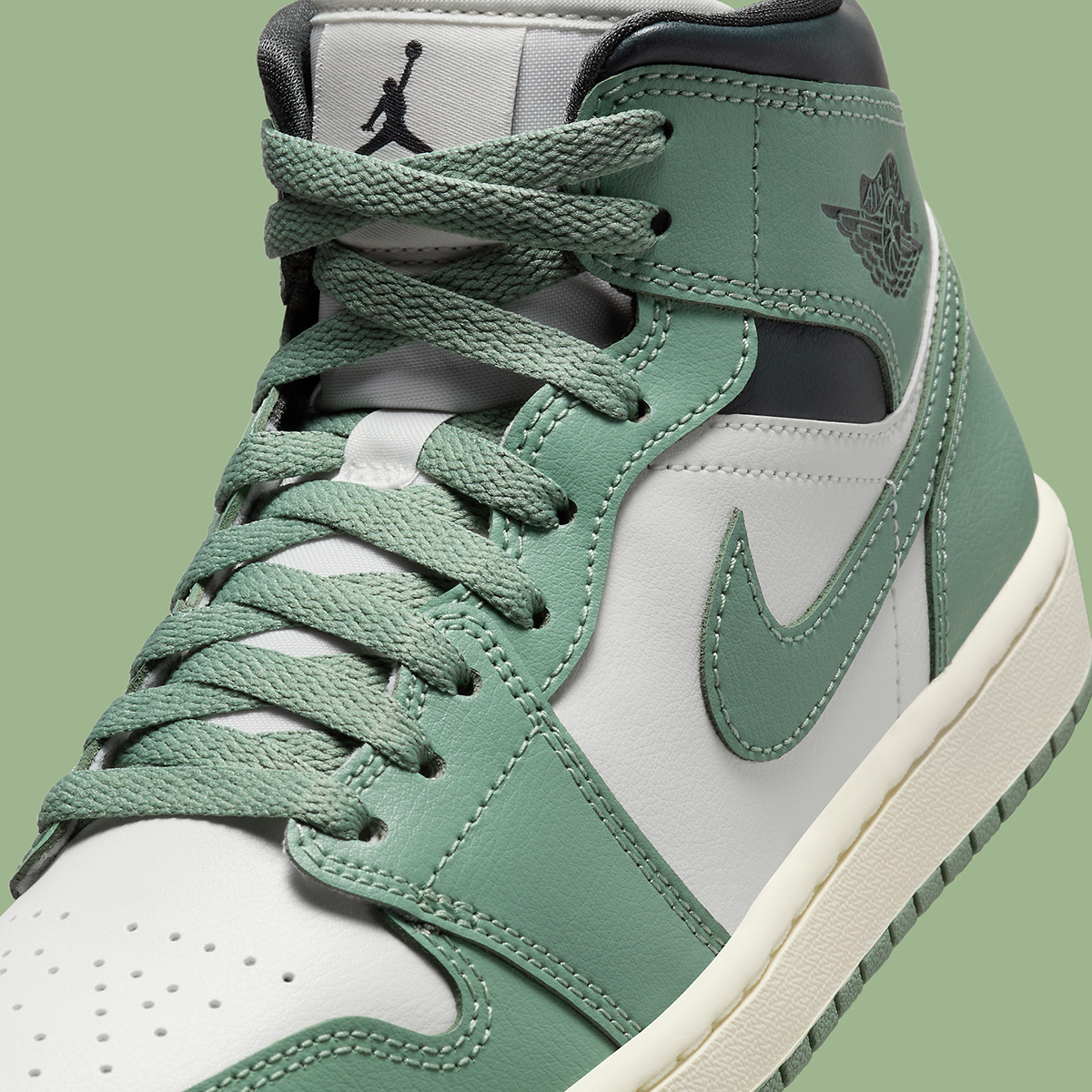 Giay Nike Air Jordan 1 Mid 'Jade Smoke' BQ6472-130