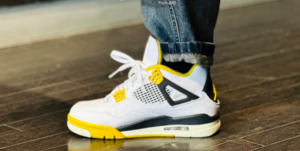 Giay Nike Air Jordan 4 Retro 'Vivid Sulfur' AQ9129-101
