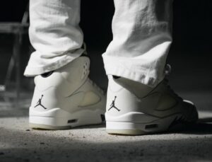 Giay Nike Air Jordan 5 Retro SE 'Sail' FN7405-100