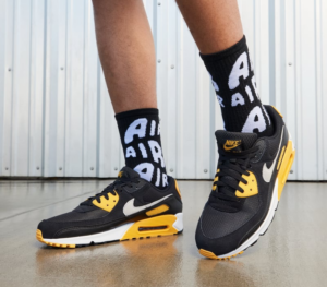 Giay Nike Air Max 90 'Black University Gold' FN6958-002