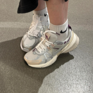 Giay Nike V2K Run Premium 'Light Bone Viotech' HF4305-072